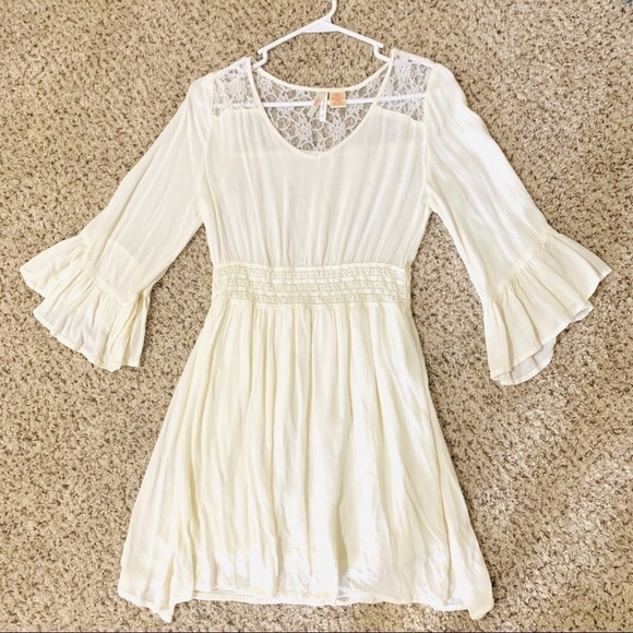 TRUE DESTINY Bohemian Bell Sleeve lace Beige mini Dress women’s size XS - Picture 1 of 10